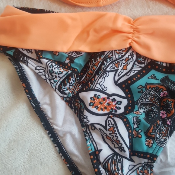 Coral and paisley print bikini - Picture 3 of 7